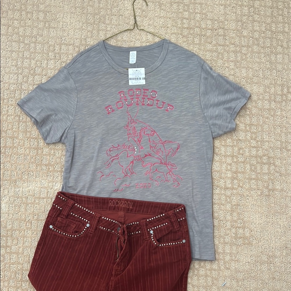 Gray Rodeo Roundup T-Shirt and Red Jeans Set